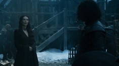 Mean goth fire lady macking on Jon Snow